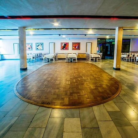 Hotel Accademia Ostrowiec Świętokrzyski Buitenkant foto