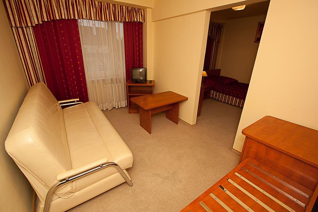 Hotel Accademia Ostrowiec Świętokrzyski Kamer foto