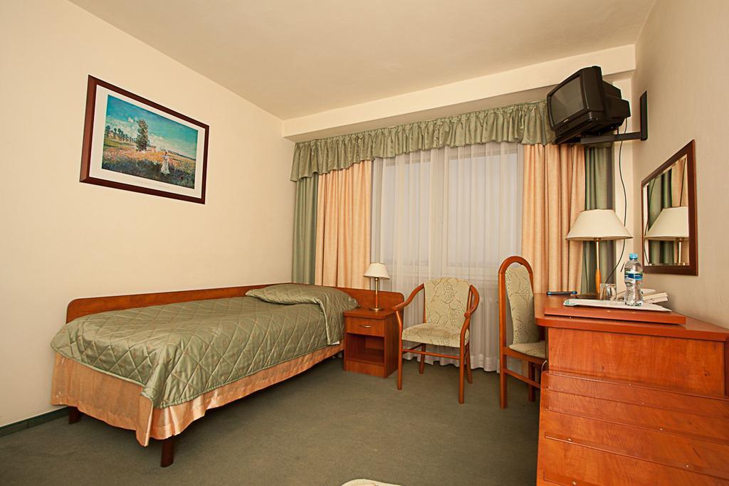 Hotel Accademia Ostrowiec Świętokrzyski Kamer foto