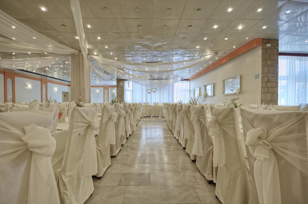 Hotel Accademia Ostrowiec Świętokrzyski Buitenkant foto