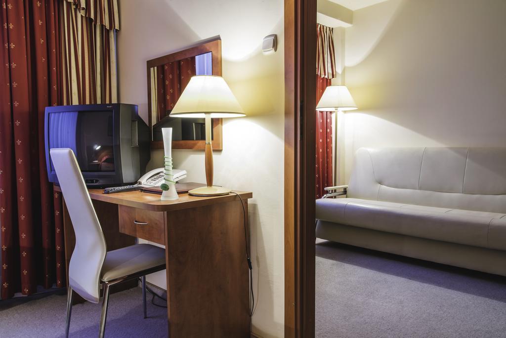 Hotel Accademia Ostrowiec Świętokrzyski Kamer foto
