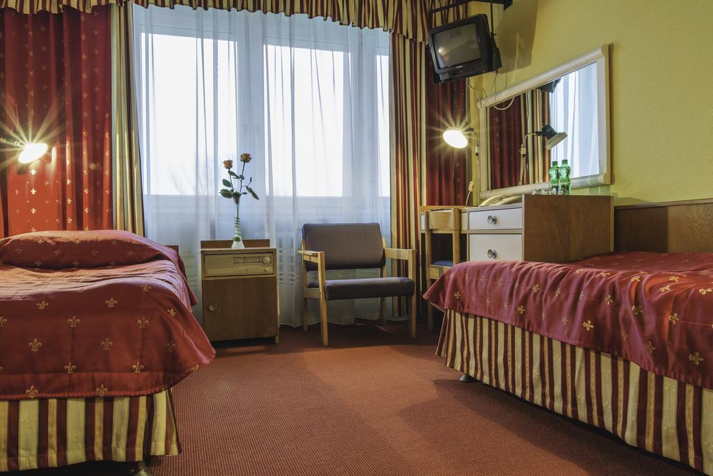 Hotel Accademia Ostrowiec Świętokrzyski Kamer foto