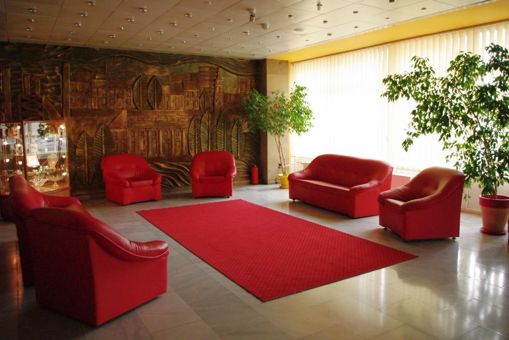 Hotel Accademia Ostrowiec Świętokrzyski Buitenkant foto