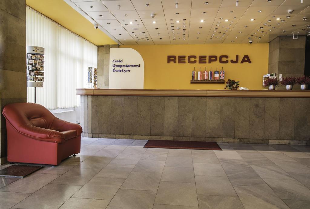 Hotel Accademia Ostrowiec Świętokrzyski Buitenkant foto
