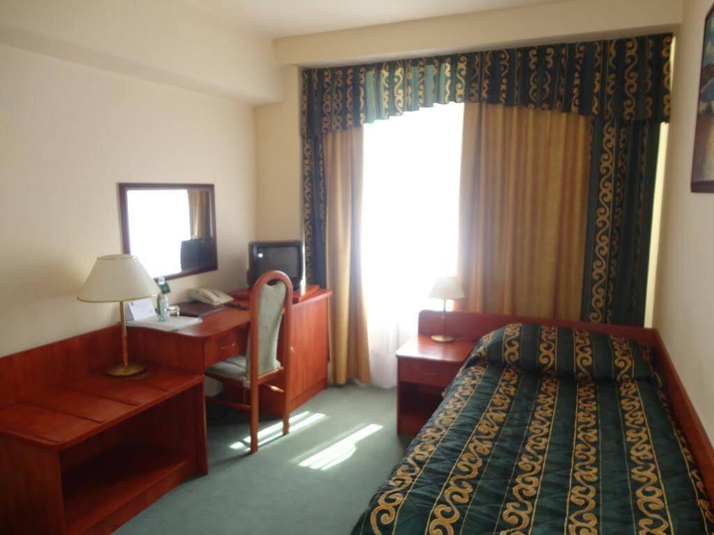 Hotel Accademia Ostrowiec Świętokrzyski Buitenkant foto