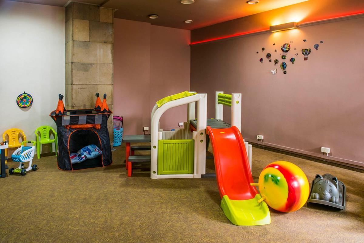 Hotel Accademia Ostrowiec Świętokrzyski Buitenkant foto