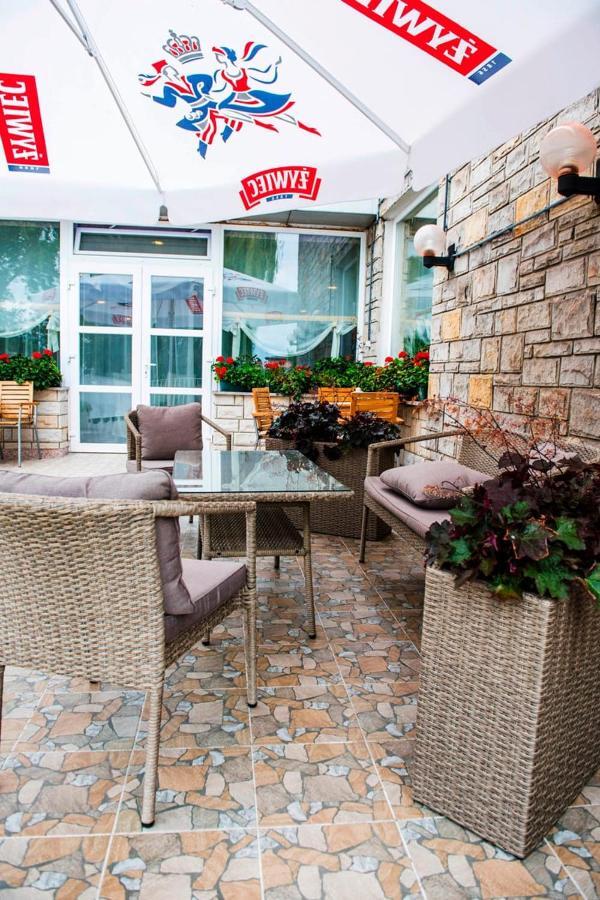 Hotel Accademia Ostrowiec Świętokrzyski Buitenkant foto